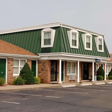 Travelodge By Wyndham New Philadelphia Exterior photo